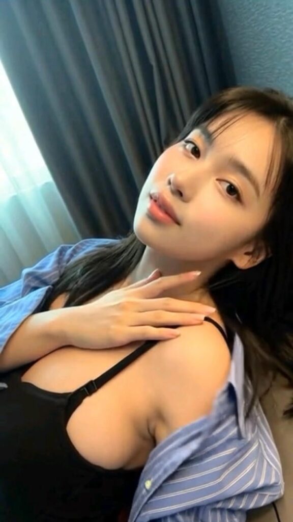 Mỹ nhân Hàn Quốc cuốn hút ánh nhìn.