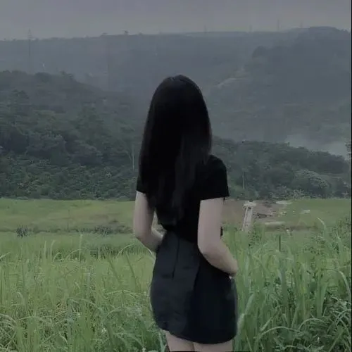 Ảnh avatar ngầu cô gái quay lưng trầm