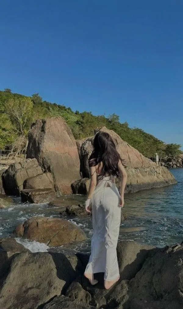 anh gai di bien che mat 53