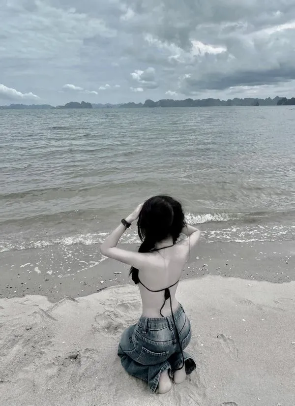anh gai di bien che mat 54