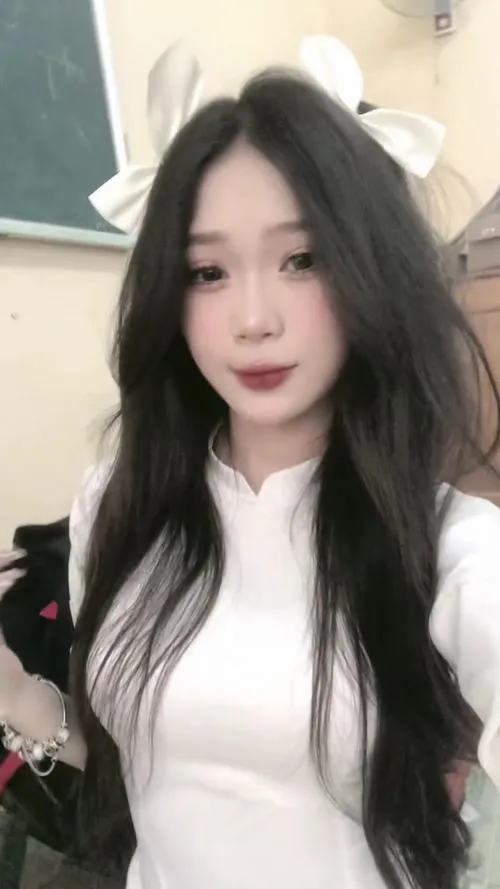 Vẻ đẹp gái xinh k8 gắn liền nét trong veo