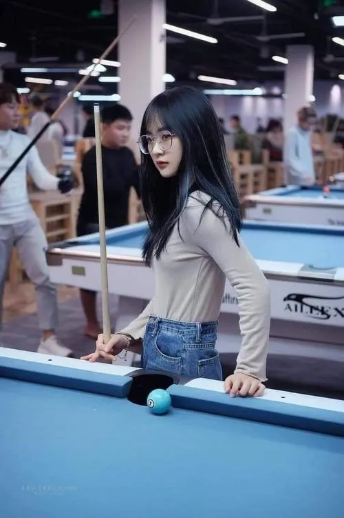 anh gai xinh choi bida 45