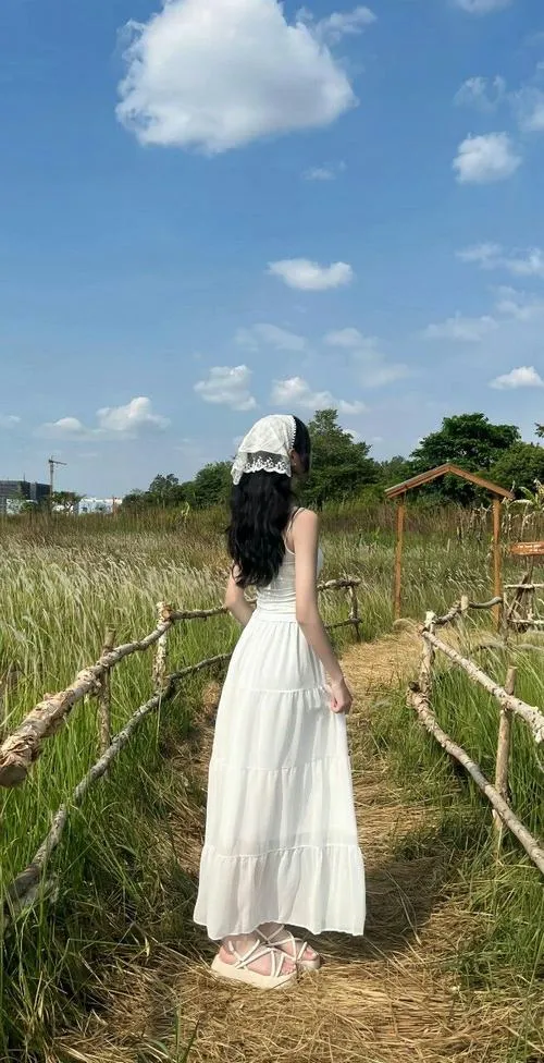 Ảnh chụp form người gái xinh với dáng chụp tự nhiên