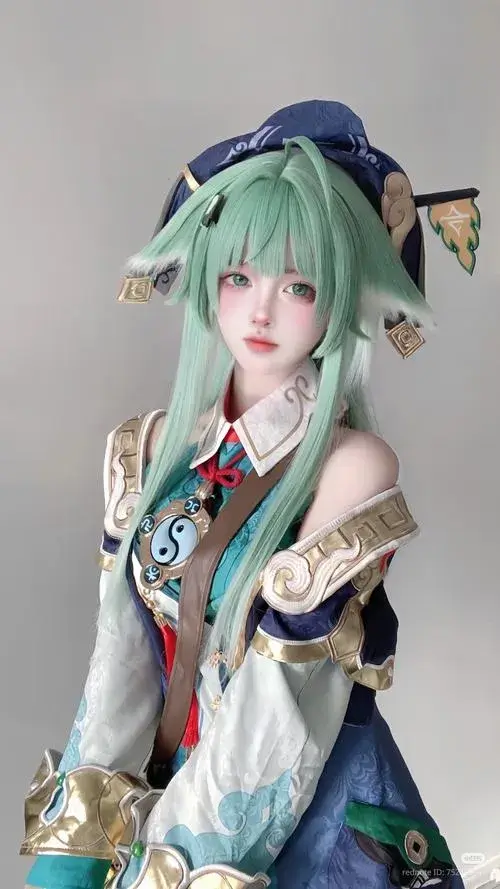 Cosplay tướng Liên Quân tái hiện thần thái nhân vật giữa bối cảnh fantasy Athanor