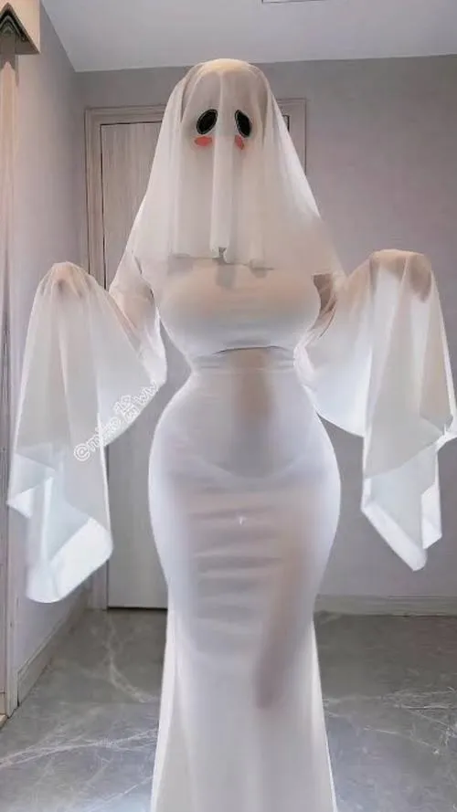 Cosplay ma nữ quyến rũ phô vẻ đẹp quyến rũ lạnh ám ảnh