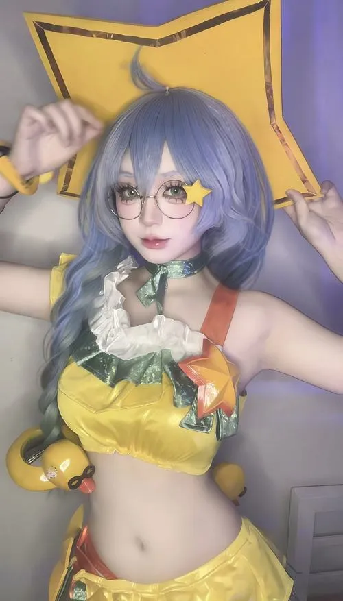 Phong cách cosplay sexy vòng một lớn gây kích thích thị giác