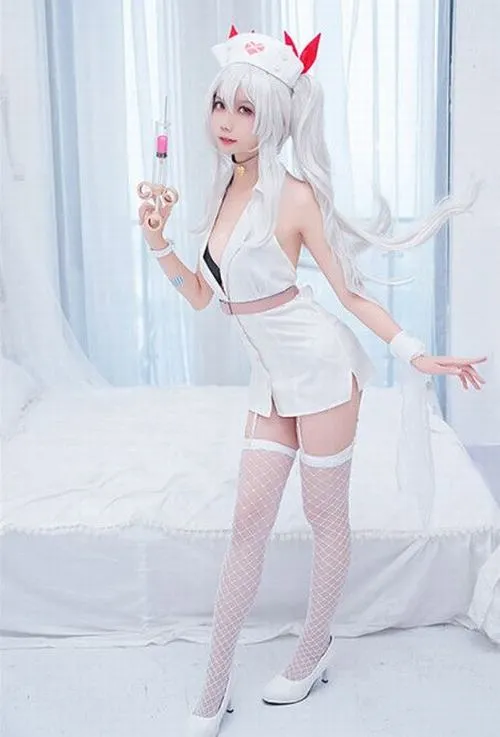 Gái xinh cosplay y tá với nét dễ thương làm anh em khó quên