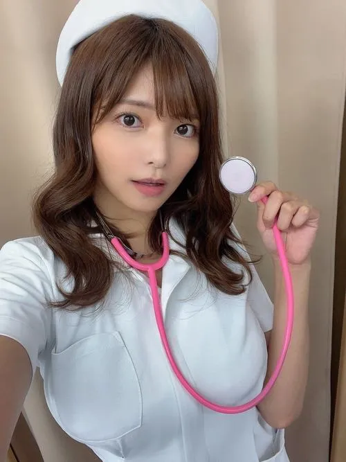 Nét gợi cảm kín đáo trong ảnh gái xinh cosplay