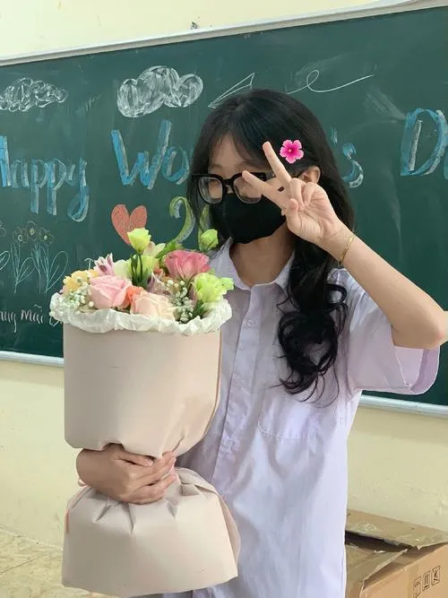 Dáng áo dài học sinh tôn phong cách thanh xuân