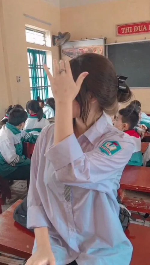 Nụ cười hiền đi cùng ánh mắt trong tinh khôi