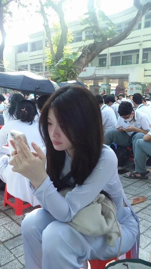 Bộ ảnh gái xinh lớp 10 ghi lại khoảnh khắc thanh xuân giản dị