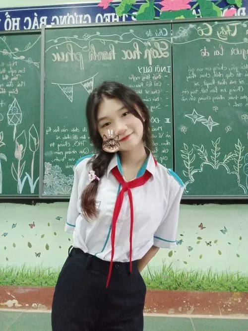 Vẻ gái học đường hòa cùng phong cách học đường rất gần gũi