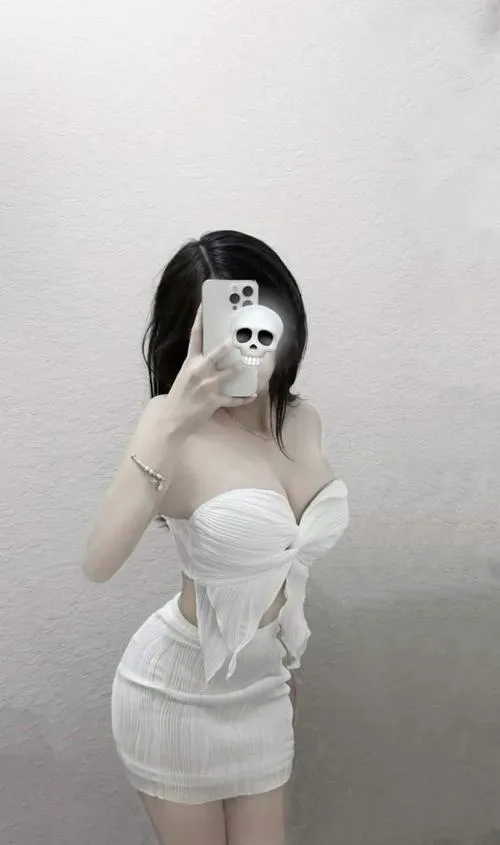 anh gai xinh tiktok mac vay ngan 1