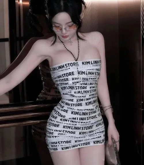 Lướt TikTok dễ mê bởi váy ngắn khoe body