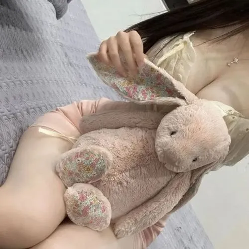 Âm nhạc hòa quyện cùng váy ngắn tăng cảm xúc