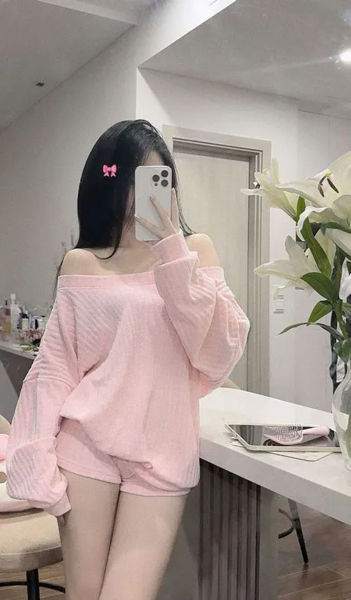Video dọc TikTok hợp phong cách váy ngắn