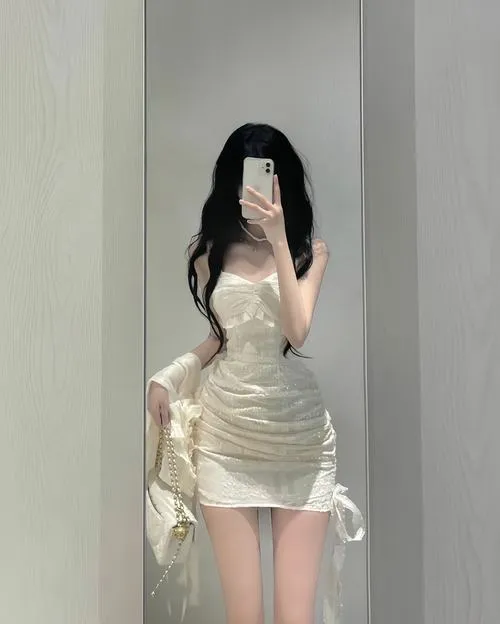 anh gai xinh tiktok mac vay ngan 60