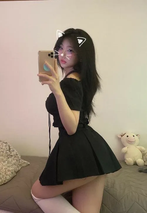 anh gai xinh tiktok mac vay ngan 63