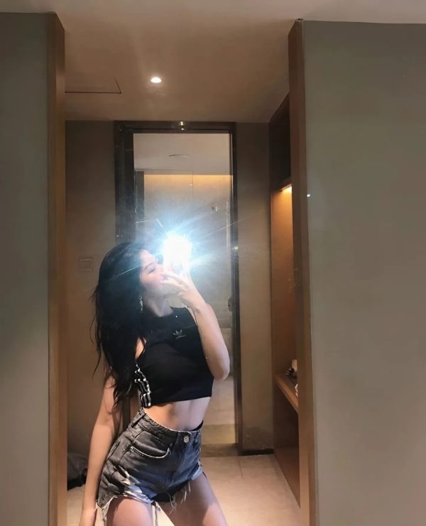 anh-girl-che-mat-lanh-lung-12-e1739940935449