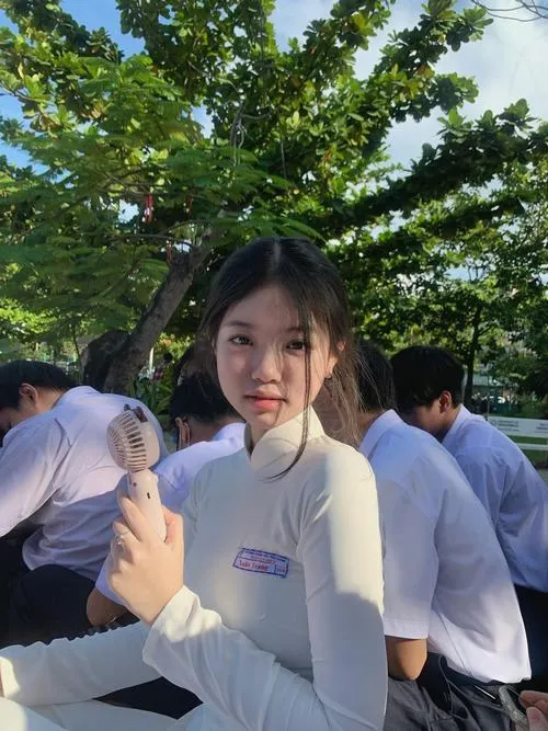 Khung ảnh girl xinh mang vibe tuổi trẻ rất nghệ thuật