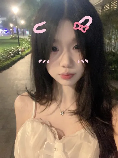 Ảnh avatar gương mặt gồm môi cùng nụ cười duyên