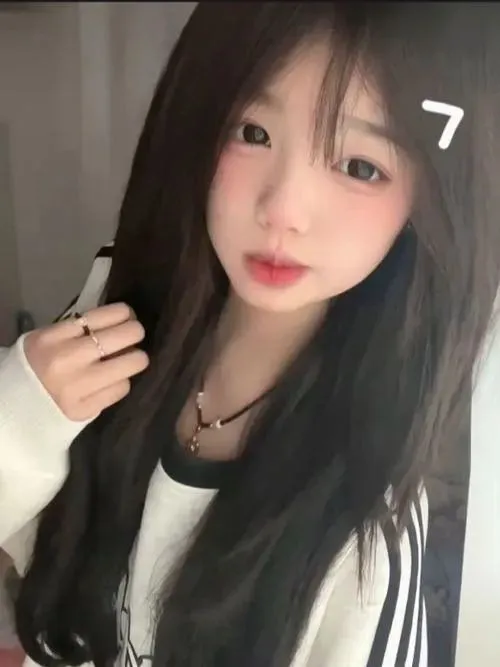 Hình avatar cute nữ sinh 2005 khoe ánh mắt và vẻ ngoài dễ thương