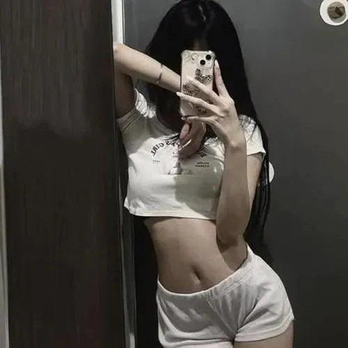 Khung hình nghệ thuật toát vibe học trò với cảm giác gần gũi nhẹ nhàng