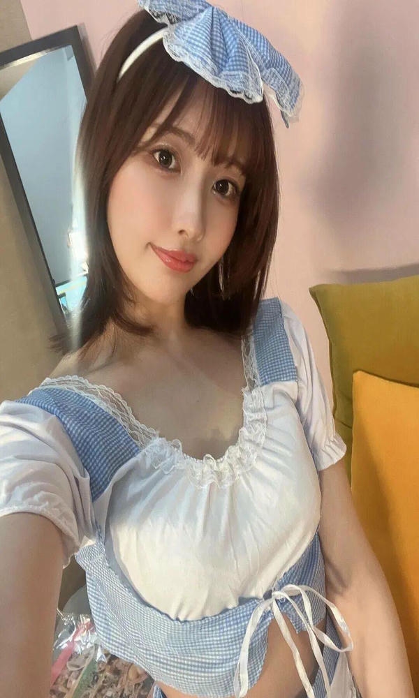 Đẹp rực rỡ dưới ánh đèn thành phố.