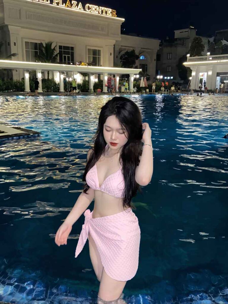 gai-xinh-bikini-hong-3