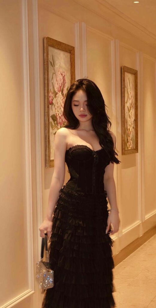 Hot girl – đẹp và nổi bật.
