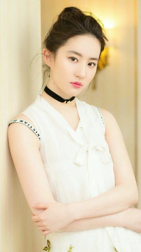 Lưu Diệc Phi thanh lịch dịu