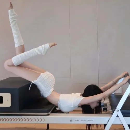 Dáng đẹp săn chắc của gái tập gym khiến ánh nhìn khó rời