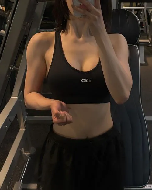 Sự cuốn hút nhờ chuyển động làm ảnh gái tập gym xinh sống động