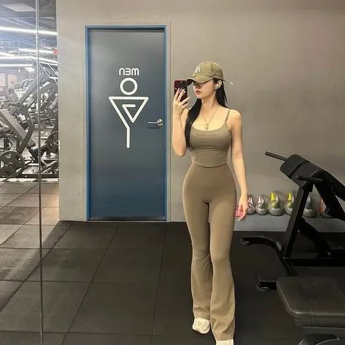 Dáng săn chắc làm gái gym xinh cuốn hút tự nhiên