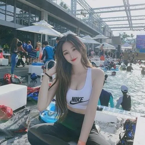 Hông nở vừa tạo đường cong nhìn rất hài hòa