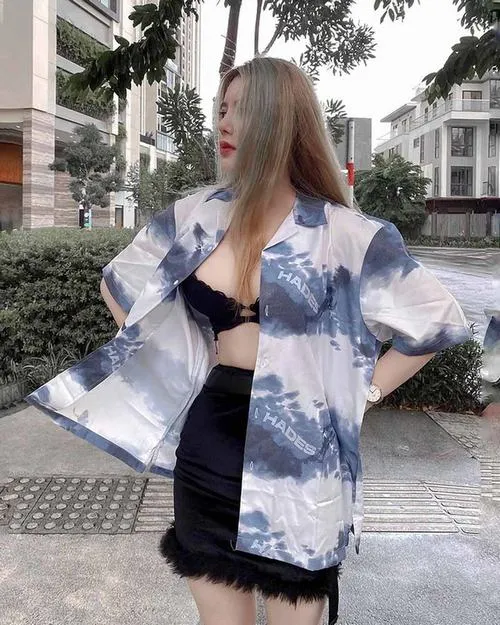 Vẻ đẹp hình thể tinh tế khiến bộ ảnh trở nên cuốn theo từng giây