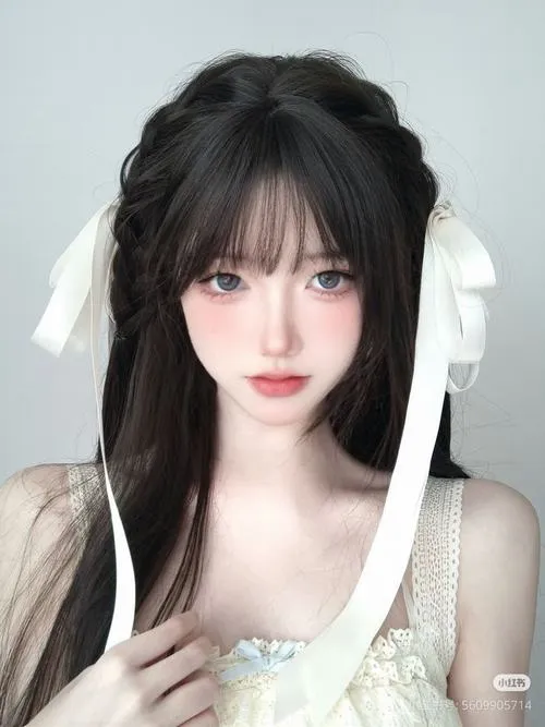 Độ dài tóc tăng nét nữ tính rõ rệt trong từng góc chụp